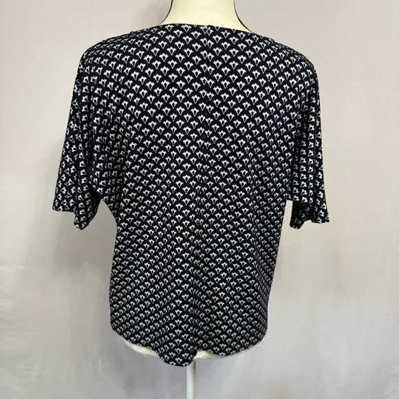 Ann Taylor Black and White Boxy V Neck Short Sleeve Top Size L #1854 - Picture 5 of 9